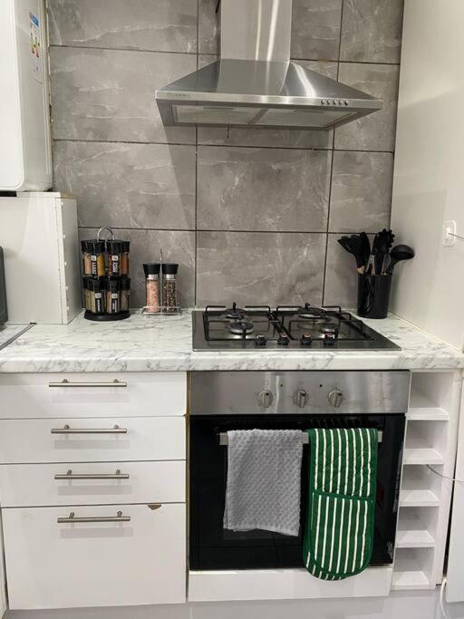 Luxury 2 Bedroom Apartment, Parking, Few Minutes Walk From Wembley Stadium * Londra