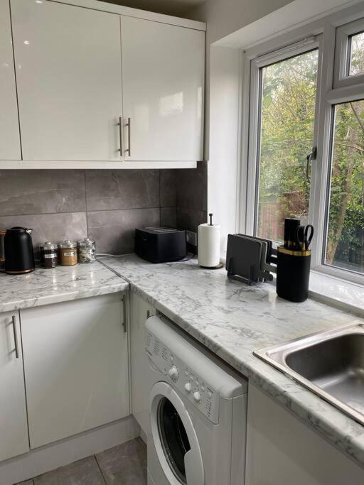 Apartament Luxury 2 Bedroom Apartment, Parking, Few Minutes Walk From Wembley Stadium Londra