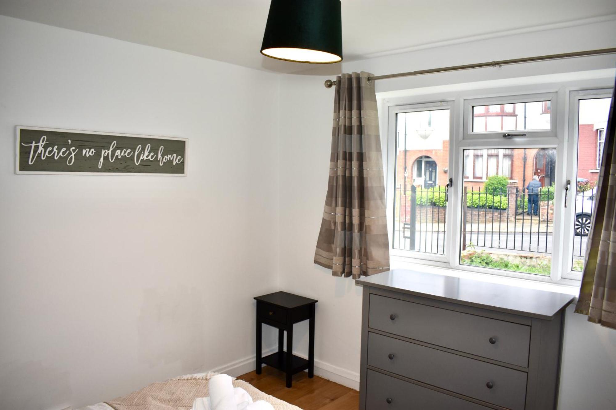 Luxury 2 Bedroom Apartment, Parking, Few Minutes Walk From Wembley Stadium * Londra